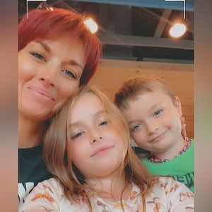 I’m April. Come rock out with me 👧🏼👦🏼⚽️🤸🏼‍♂️⛹🏼‍♀️🎶🎸🥁🌻☮️🌙🪴🌿🐶3🐠1🦈